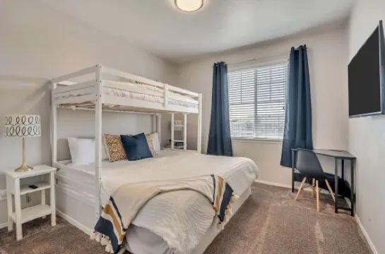 Welcoming 2Br Pool Gym Near Hill AFB Lagoon