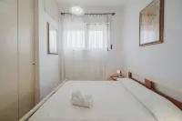 Breathtaking seaview apartment in Porto Torres Hôtels à proximité de : Sala Del Regno Dei Testimoni Di Geova
