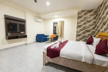 FabHotel Divine & Banquet Отели рядом с достопримечательностью «Radha Krishan Park»