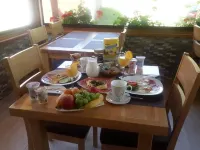 Lake House - breakfast