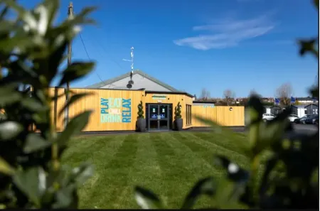 Felixstowe Beach Holiday Park Caravan Отели в г. Феликстоуи