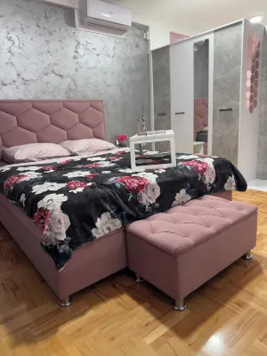 SpaNISH 3 apartment Hotels near frizerski salon miss beauty