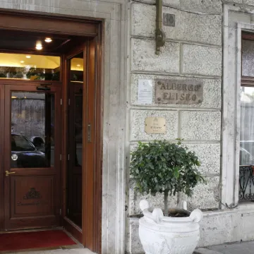 Hotel Eliseo Hotels near Trevi Fountain