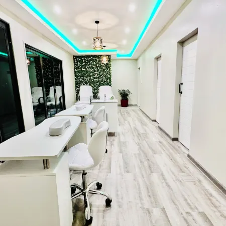H & H Boutique & Spa