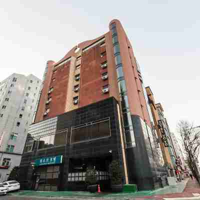 룩소르 호텔 Hotel Exterior