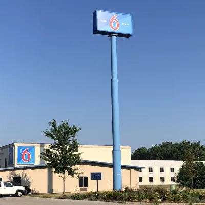 Motel 6 Peoria Hotel dekat Lapangan Golf Weaverridge
