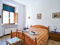 Apartment for 5 with Pool - parking