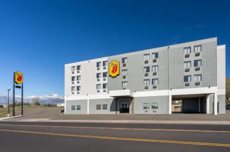 Super 8 by Wyndham Colo. Sprs. Garden of the Gods