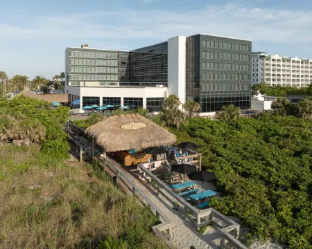 ฮิลตัน โคโค่บีช โอเชียนฟรอนท์ โรงแรมในโคโค่บีช