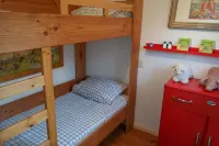 Charming Wooden Cottage Madelief 4p Close to Lake Lauwersmeer