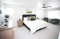 Dayton Diamond- Sleeps 10, Peaceful setting, Game room, Chef's kitchen!