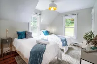 Modern 1910 Family Farmhouse W/ Stunning Mountain VIEWS! Minutes to Belleayre