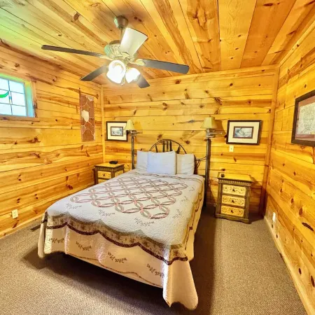 Gone With The Wind #47 New cabin to VRBO walking distance from courthouse square