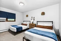 Sleeps12 - Dog-Friendly SidexSide Duplex - Large Yard/Hammocks/Firepits/Grills