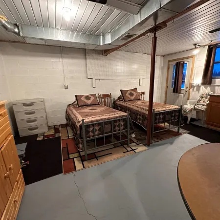 Cozy 1-bedroom cabin with AC, WiFi & garage in charming Ironwood