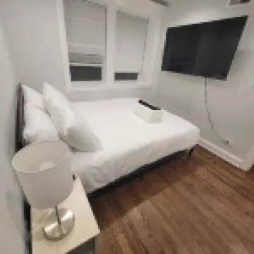 Cozy 2-bedroom apartment in welcoming Chicago in the Wicker Park area