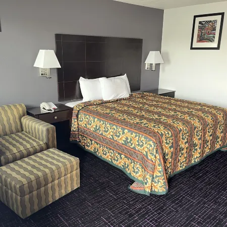 Broadway Inn Motel Отели рядом с достопримечательностью «Художественный музей Макней»