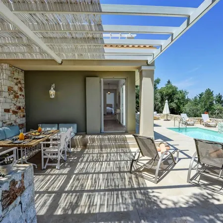 Apeiron II Villa - Sunny Modern Pool - Walk to Gaios