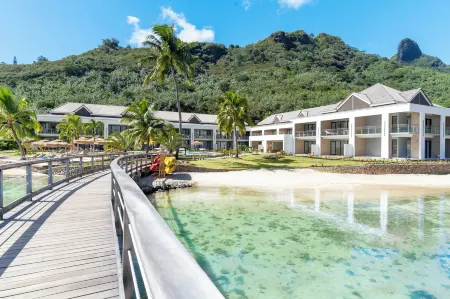 Cook's Bay Hotel & Suites Отели в г. Паопао