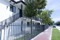 Little Habana Aparts Close to Calle 8 Hotels in Little Havana