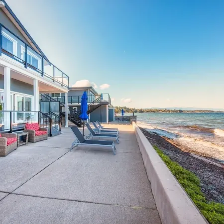 Qualicum Beach Ocean Suites
