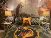 Dino Den - Charming 1-bedroom apartment in Oneonta with WiFi, AC