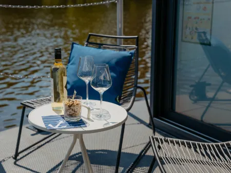 Floating Home-Hausboot Saarschleife Отели в г. Метлах