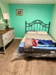 Soothing Crab themed 3-bedroom home with WiFi and a hot tub  in Winchester Bay.