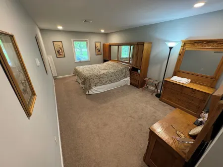 4 bdrm, 3 bath, 2,700 sqft house on 1 acre with chickens and fenced in back yard