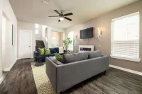 Ideal Group Getaway Near Shopping & Dining