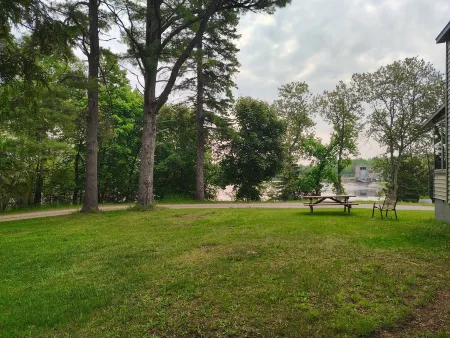 3-bedroom home on the river 10 min. from town also have identical1817617 ID #