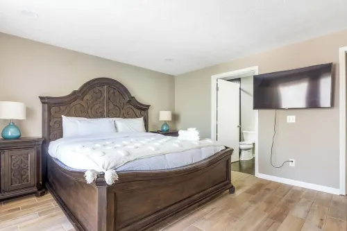 NEW Contemporary Downtown Loft Walk Everywhere