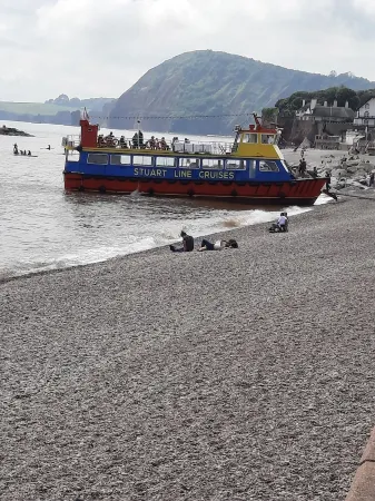 Charming listed cottage in Sidbury with pub & shop. 5 minute drive to Sidmouth.