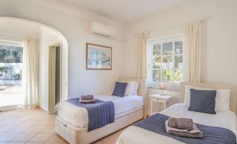 Vale Verde in Lagos With 6 Bedrooms and 4 Bathrooms