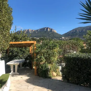 Bougainvillea full center in villa T2 58m2 terrace / garden + private garage