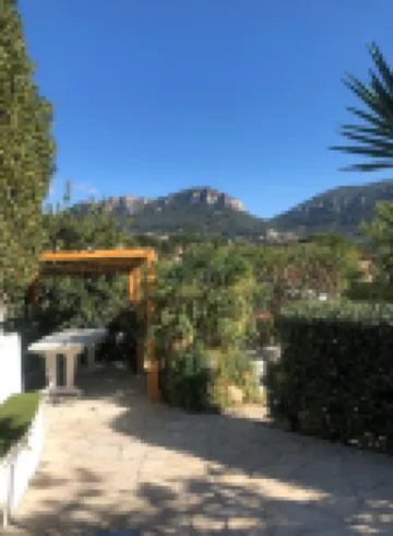 Bougainvillea full center in villa T2 58m2 terrace / garden + private garage