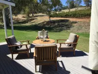 Vineyard views, large deck, Pet friendly, WiFi, Netflix, Pool, Firepit, Aircon