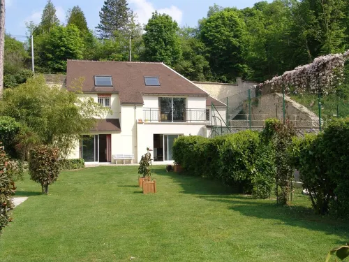 Gites between Fontainebleau forest, along the river with tennis & pool access