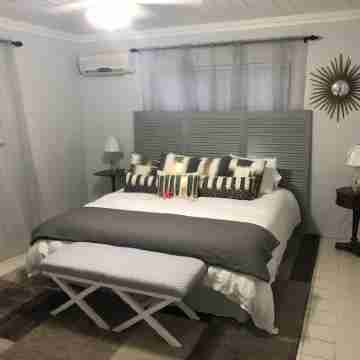 TROPICAL PARADISE - Best Location Private Home Pool Beach 60 Restaurants Rooms