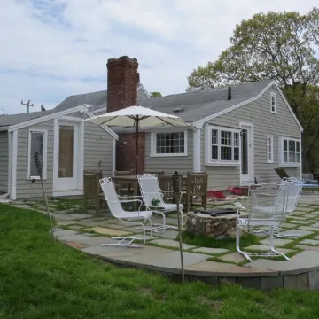 Gosnold Manor 300 Yards To Veterans Park Beach, recently updated home.