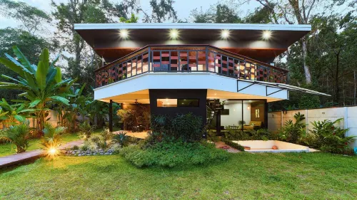 Charming 2-bedroom villa with WiFi, AC, Pool in vibrant Playa Negra,Puerto Viejo