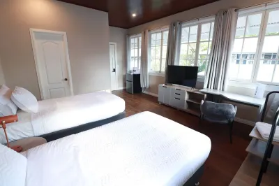 Tropical House with Historic Charm, WiFi, Private Bathrooms and Workspaces Hotels near Albrook Mall