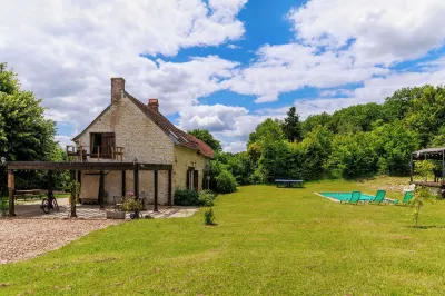Maison de Campagne en Pierre - A L'orée du Bois Hotels near Belvédère du parc floral