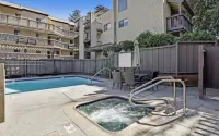 Beautiful condo w/fireplace in the heart of downtown Pleasant Hill