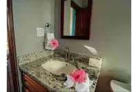 Cozy 1st Floor Casita. On the river and close to town!