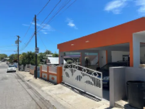 La parguera 3 bed 1 bath 1 min walk from el "Poblado" restaurant, bars Hoteles en Parguera