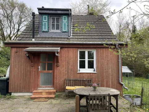 Ruhig und Idyllisch: Kleines Ferienhaus am Waldrand - S-bahn-nähe - Zentrumsnah