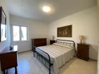 The hidden cottage: delightful vacation home just minutes from the sea Bagno Palmo Mare附近的飯店