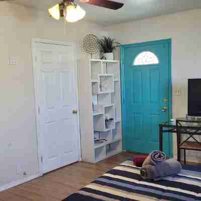 Cozy Studio Retreat, centrally located, with WiFi and AC Rooms