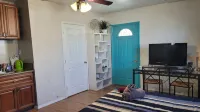 Cozy Studio Retreat, centrally located, with WiFi and AC